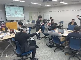 育児中社員目線、リーダー目線の2視点VRサービスの開発・提供（イメージ）